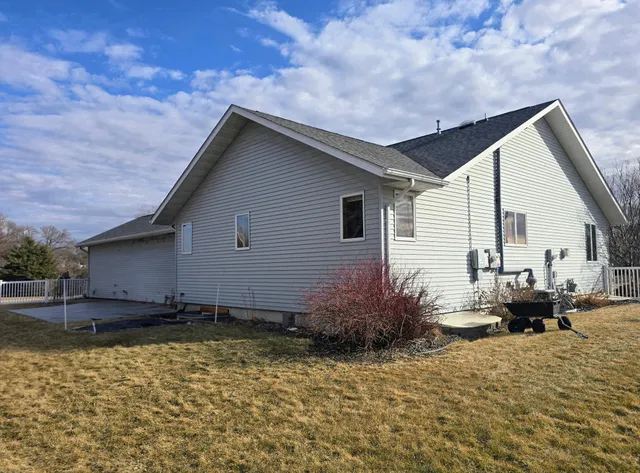 $379,900 | 807 8th Street Southwest, Pipestone, MN 56164