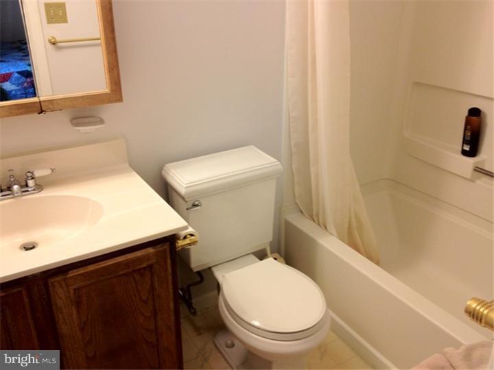 1015 Rill Road Reading, PA 19606 - Photo 15 of 25 Bathroom