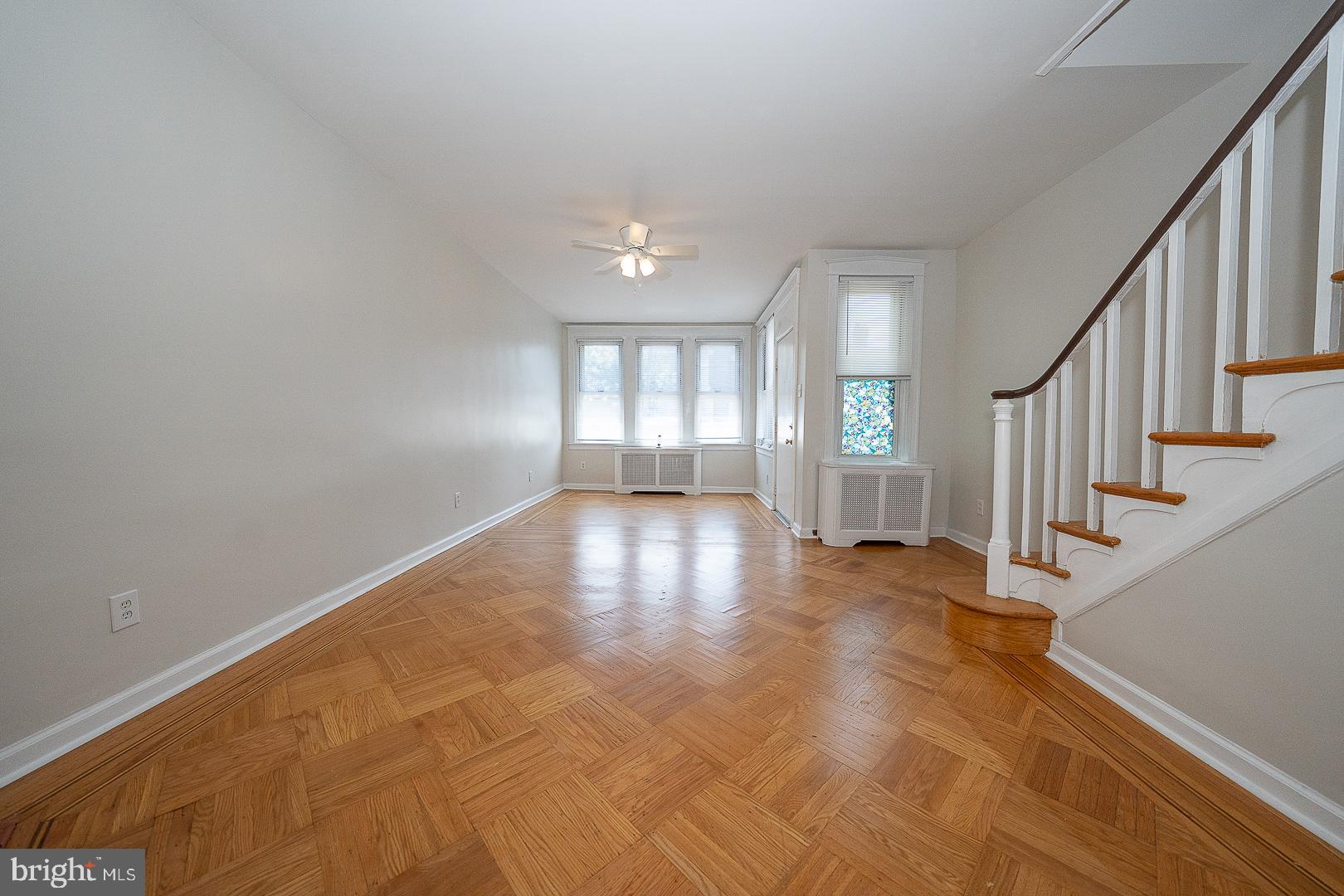 628 Gerhard Street Philadelphia, PA 19128 - Photo 9 of 30 Living Room