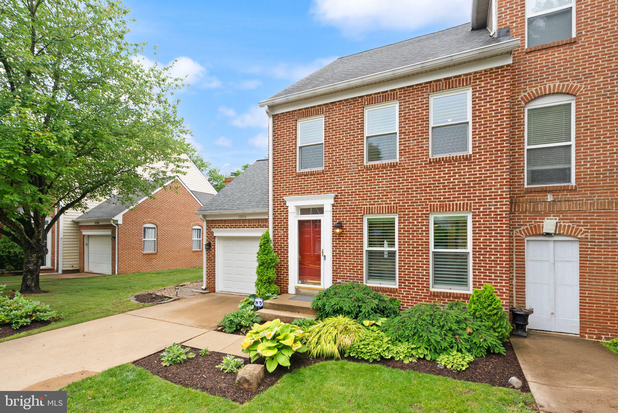 12056 Edgemere Circle Reston, VA 20190 - Photo 4 of 64