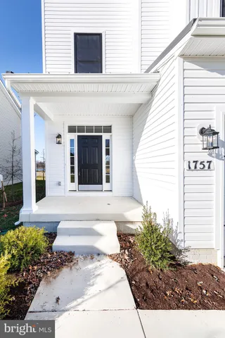 a view of house with yard