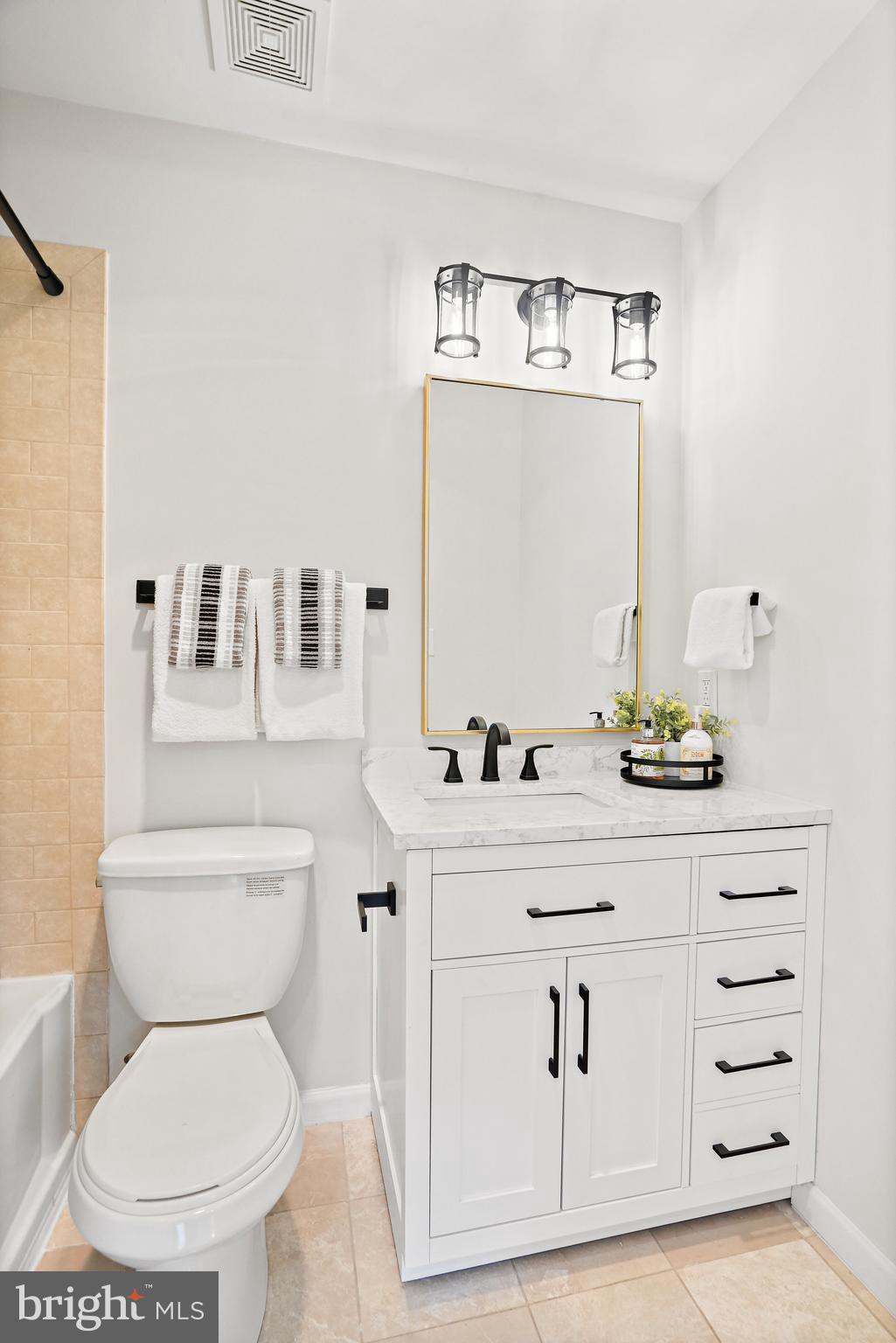 3259 Sutton Place Northwest, Unit A Washington, DC 20016 - Photo 21 of 41 Master Suite Bath