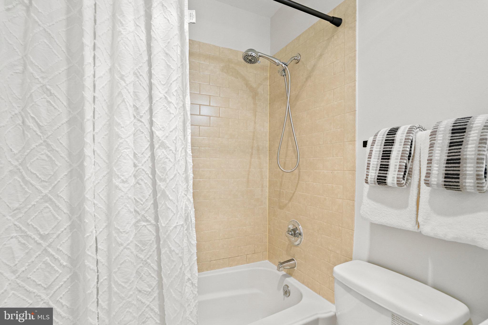 3259 Sutton Place Northwest, Unit A Washington, DC 20016 - Photo 22 of 41 Master Suite Bath