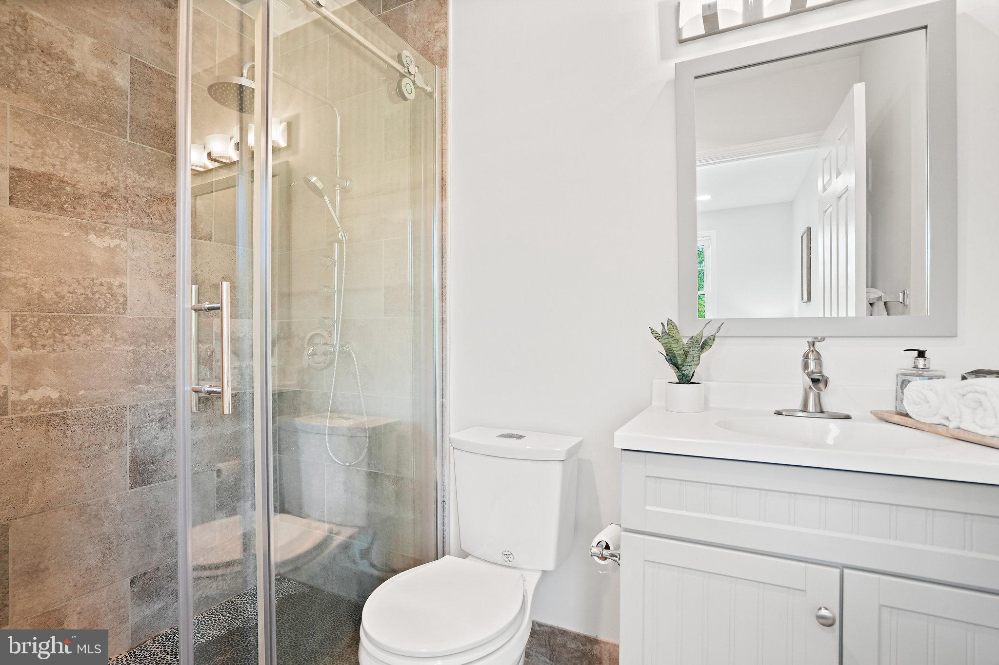 3259 Sutton Place Northwest, Unit A Washington, DC 20016 - Photo 28 of 41 2nd Bedroom Bath