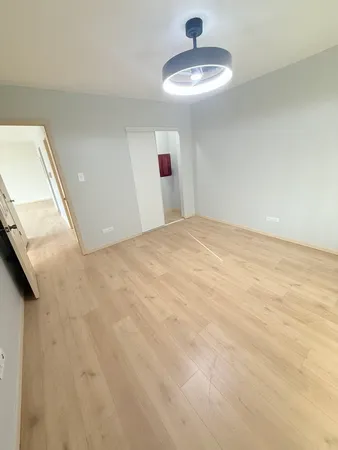 a view of a livingroom with a ceiling fan