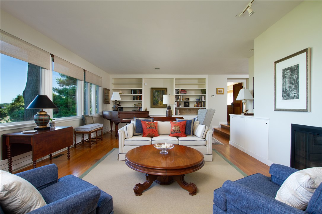 151 Ferry Road Bristol, RI 02809 - Photo 22 of 49 Living room
