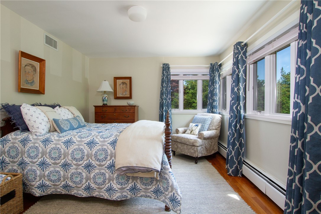 151 Ferry Road Bristol, RI 02809 - Photo 40 of 49 Guest Room