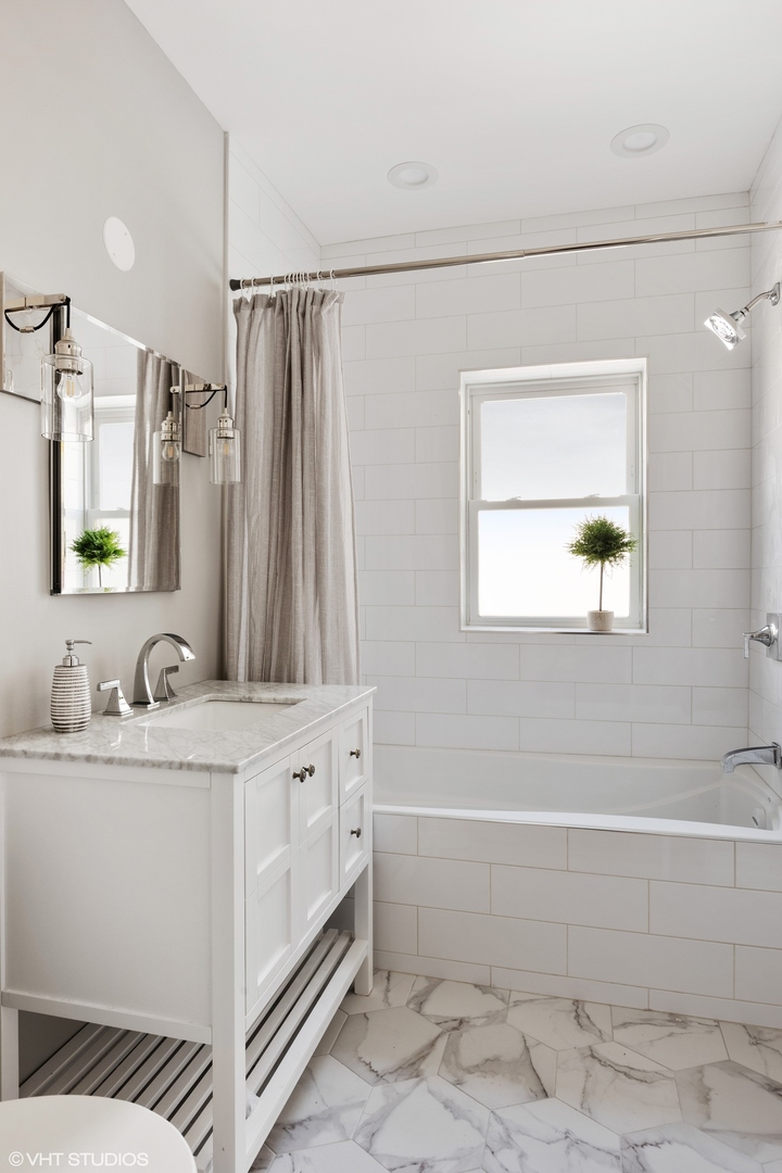 4428 North Racine Avenue, Unit 3N Chicago, IL 60640 - Photo 8 of 16