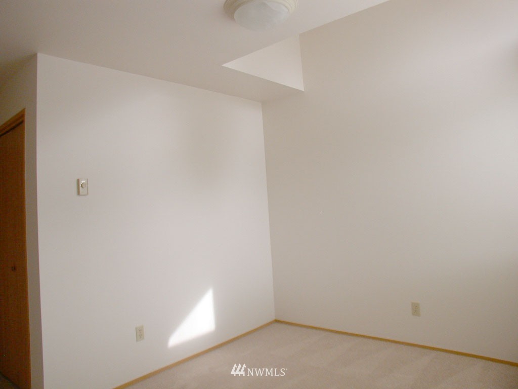 2900 Northeast 8th Street Renton, WA 98056 - Photo 14 of 25 a view of empty room