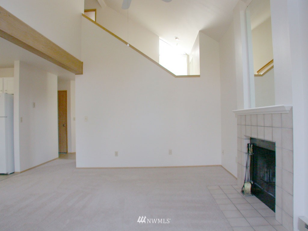 2900 Northeast 8th Street Renton, WA 98056 - Photo 3 of 25 a view of empty room