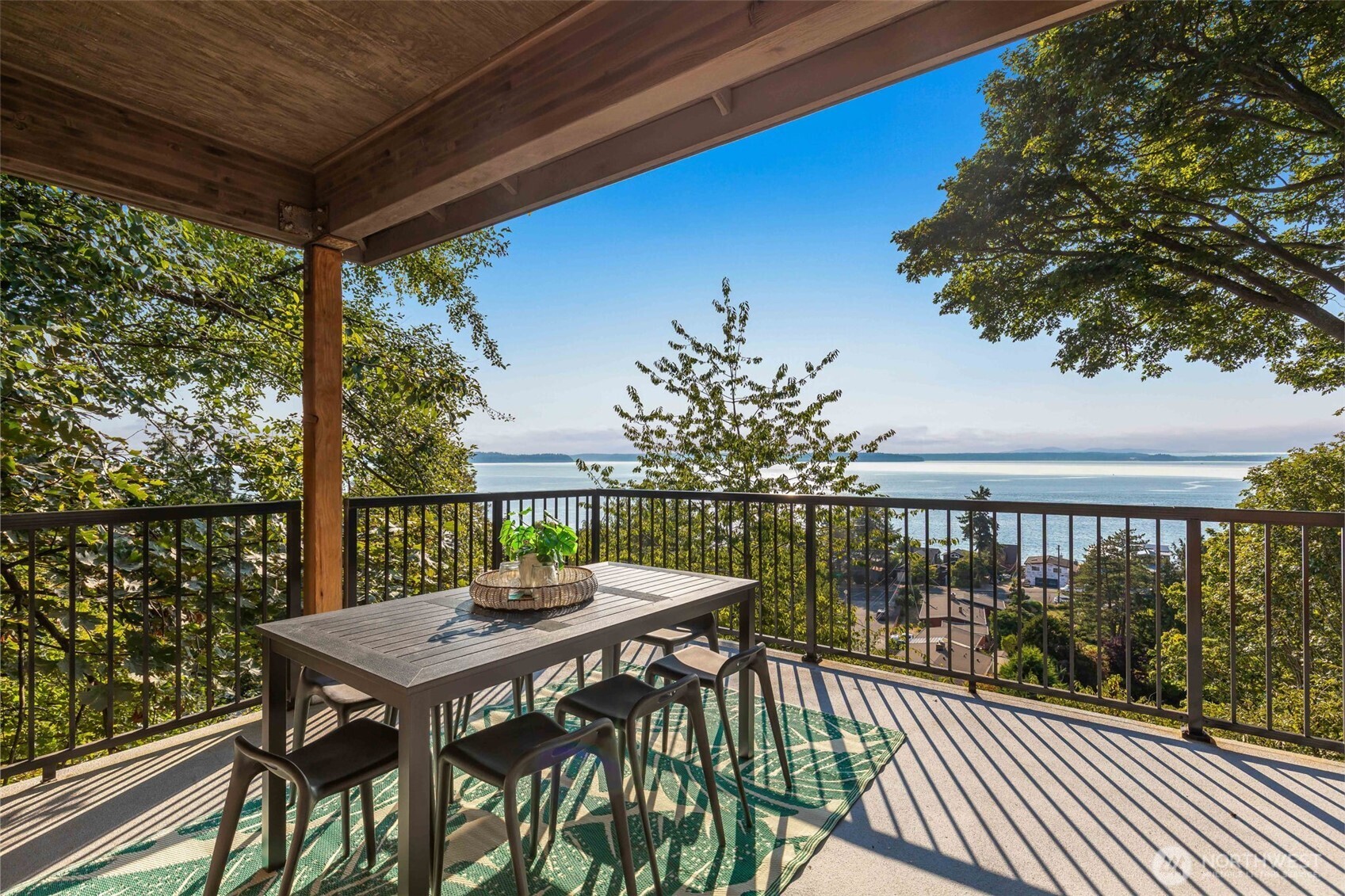 5225 Southwest Jacobsen Road Seattle, WA 98116 - Photo 14 of 36