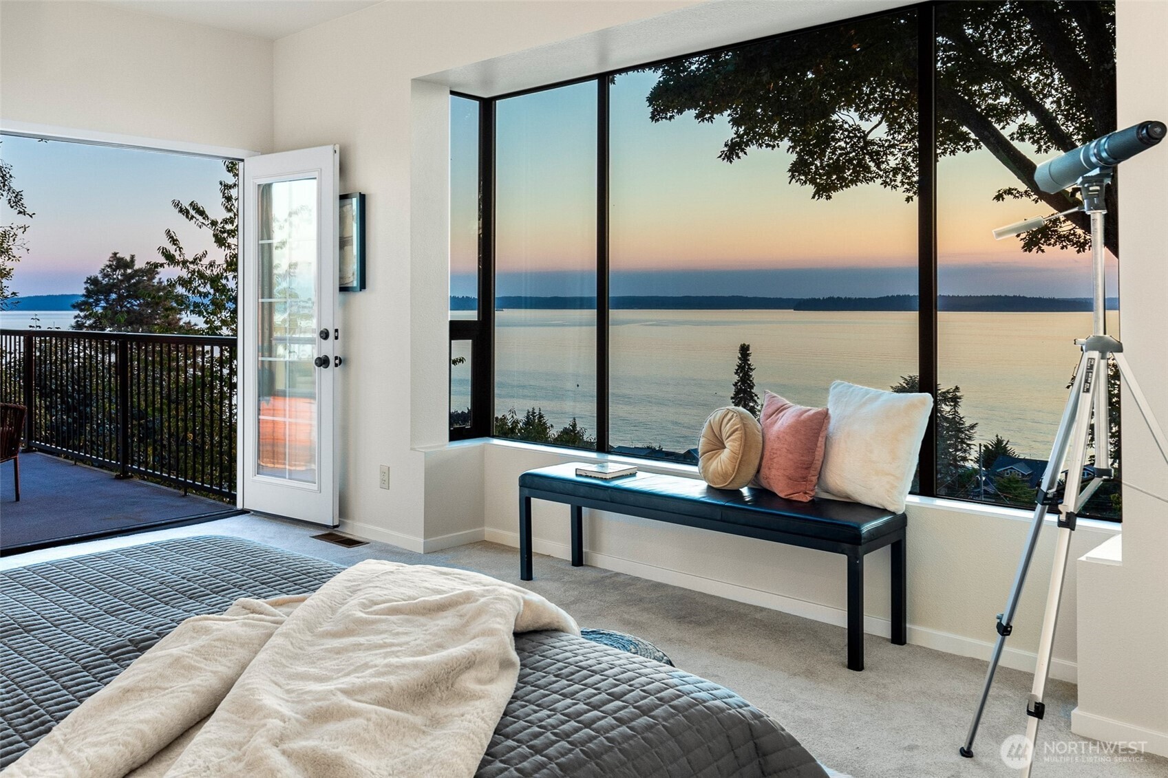 5225 Southwest Jacobsen Road Seattle, WA 98116 - Photo 20 of 36