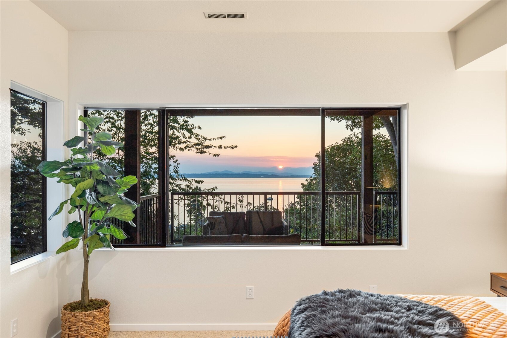 5225 Southwest Jacobsen Road Seattle, WA 98116 - Photo 30 of 36