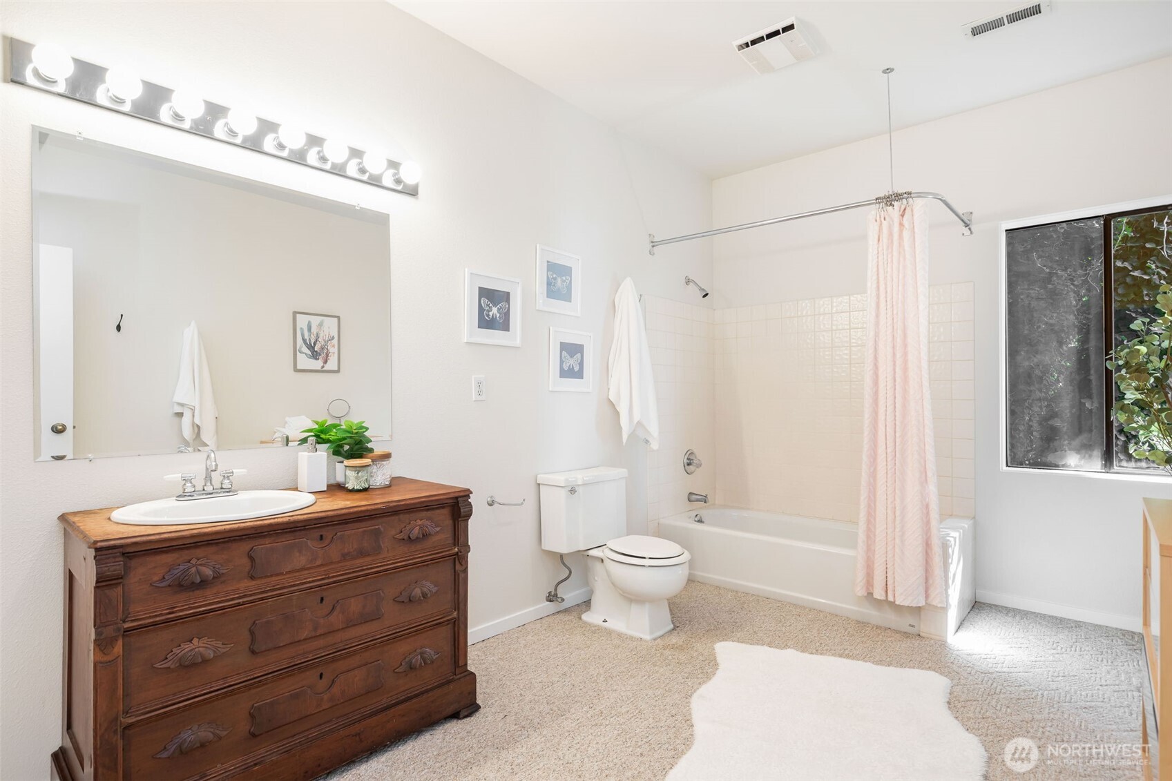 5225 Southwest Jacobsen Road Seattle, WA 98116 - Photo 32 of 36