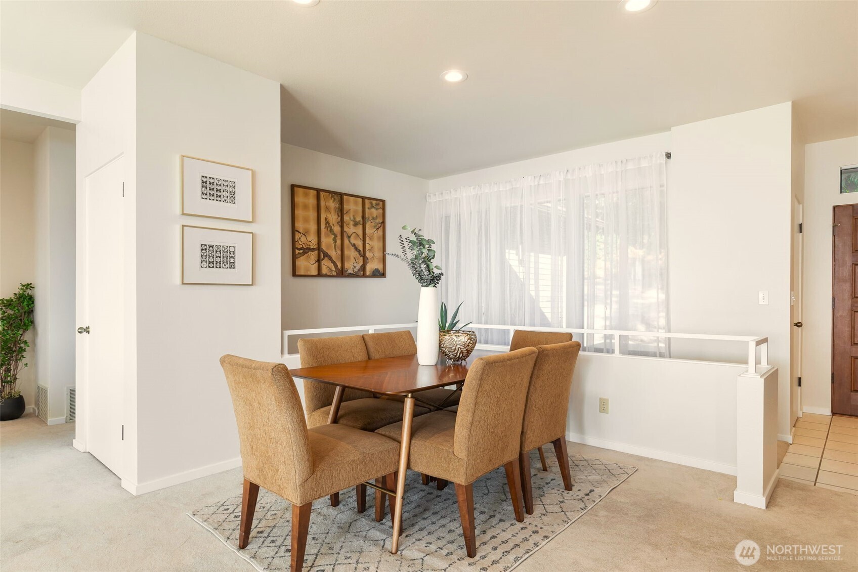 5225 Southwest Jacobsen Road Seattle, WA 98116 - Photo 10 of 36