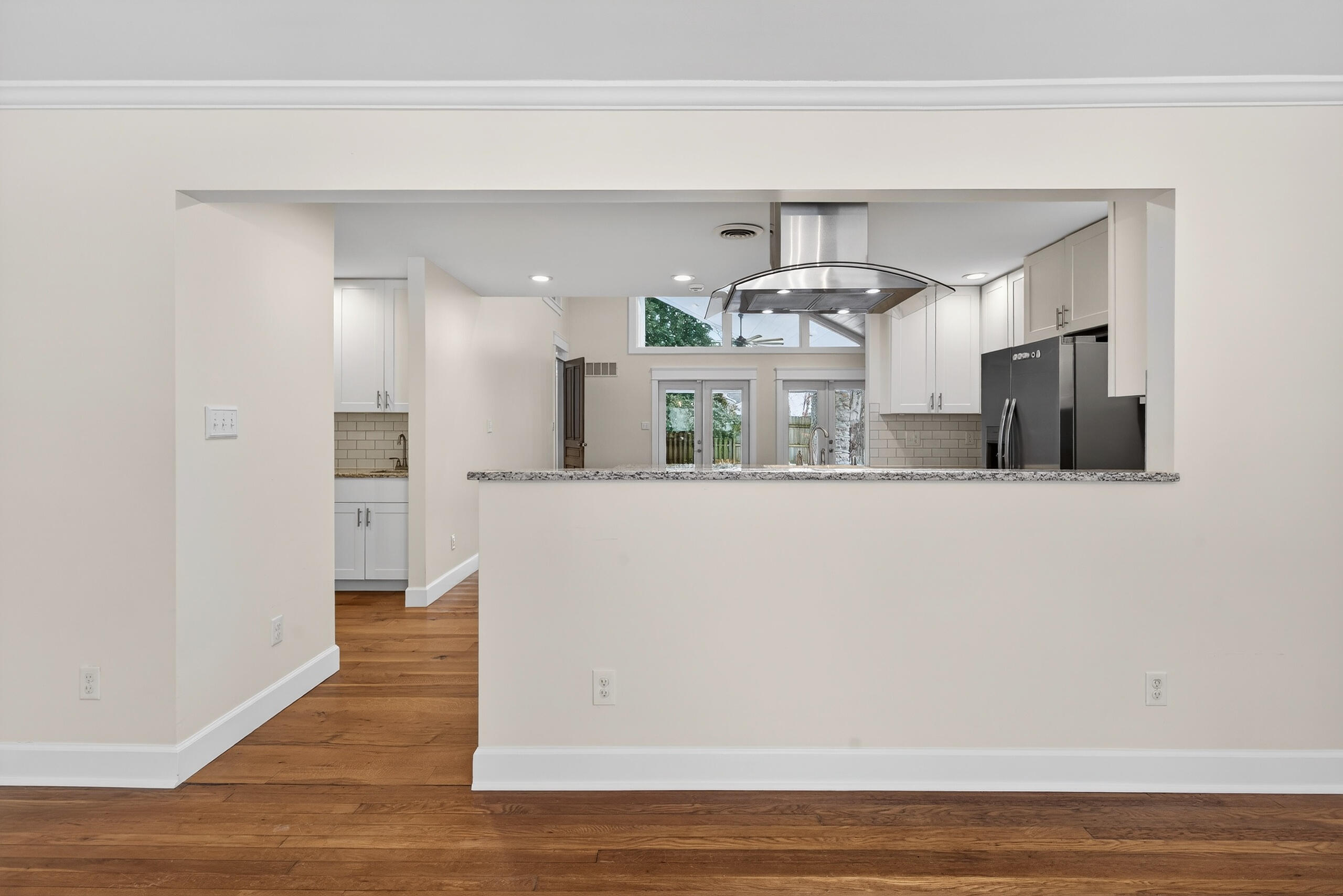 433 Holiday Road Lexington, KY 40502 - Photo 27 of 47 Kitchen from dining room