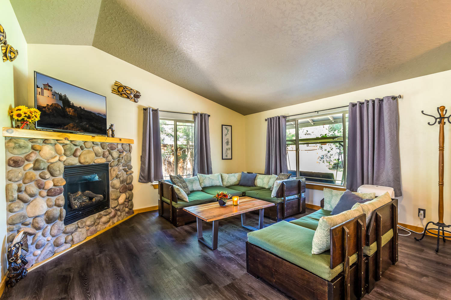60441 Zuni Road Bend, OR 97702 - Photo 7 of 30 60441-Zuni-Rd-7-29-2021-8
