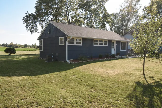 $230,000 | 1027 West Walworth Avenue, Whitewater, WI 53190