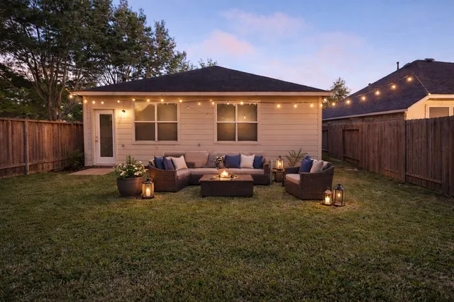 $2,400 | 421 Abbey Lane, League City, TX 77573