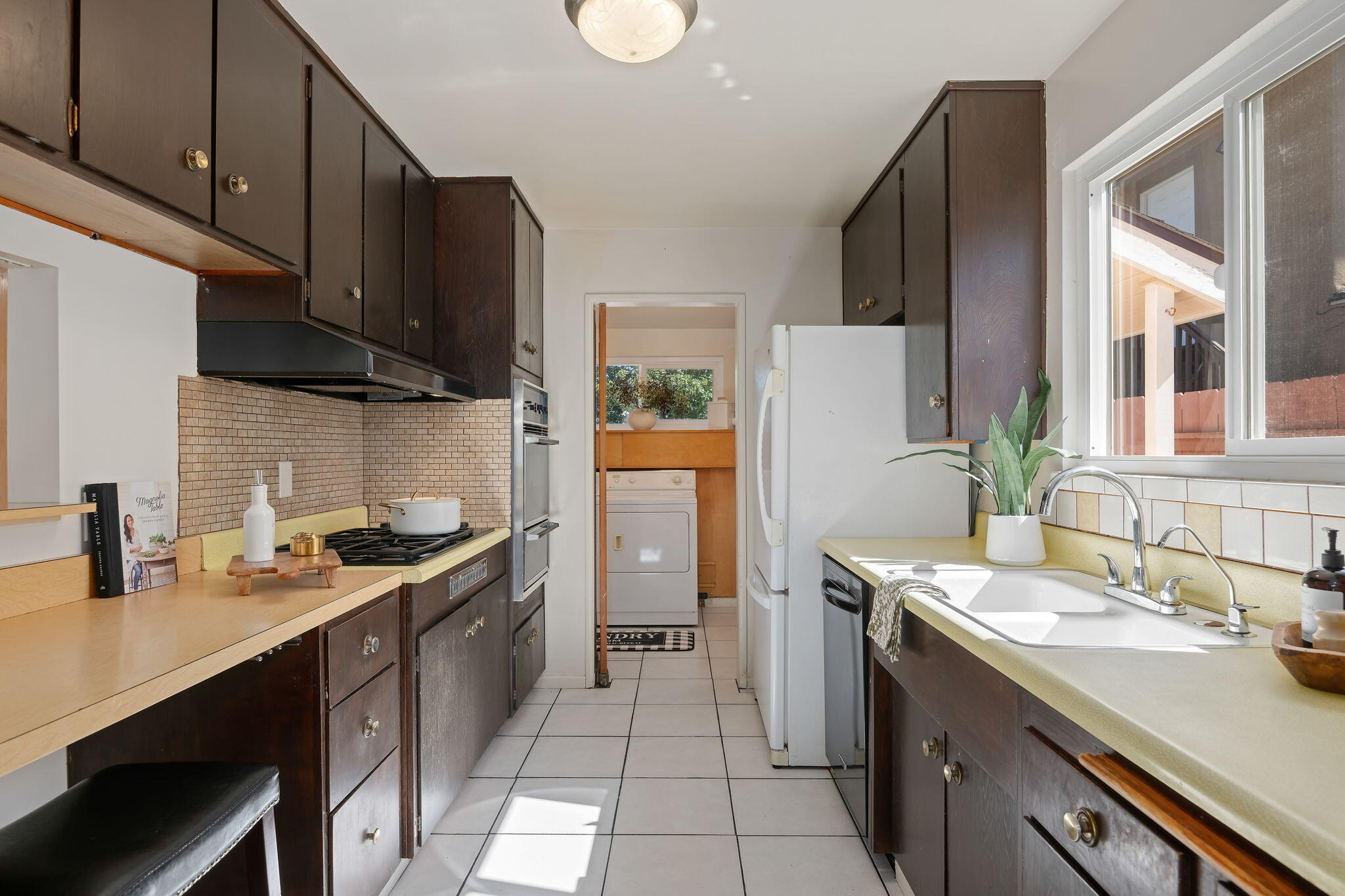 65 Lassen Drive Santa Barbara, CA 93111 - Photo 10 of 22 08-Kitchen