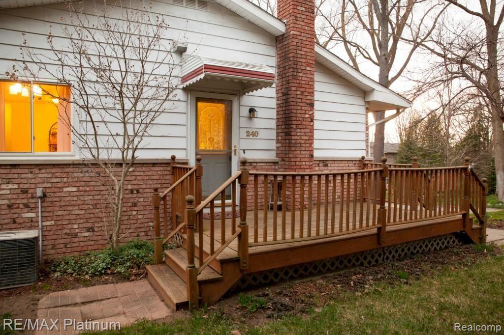240 Wallace Way Howell, MI 48843 - Photo 18 of 20 240 Wallace Entrance (2).jpg