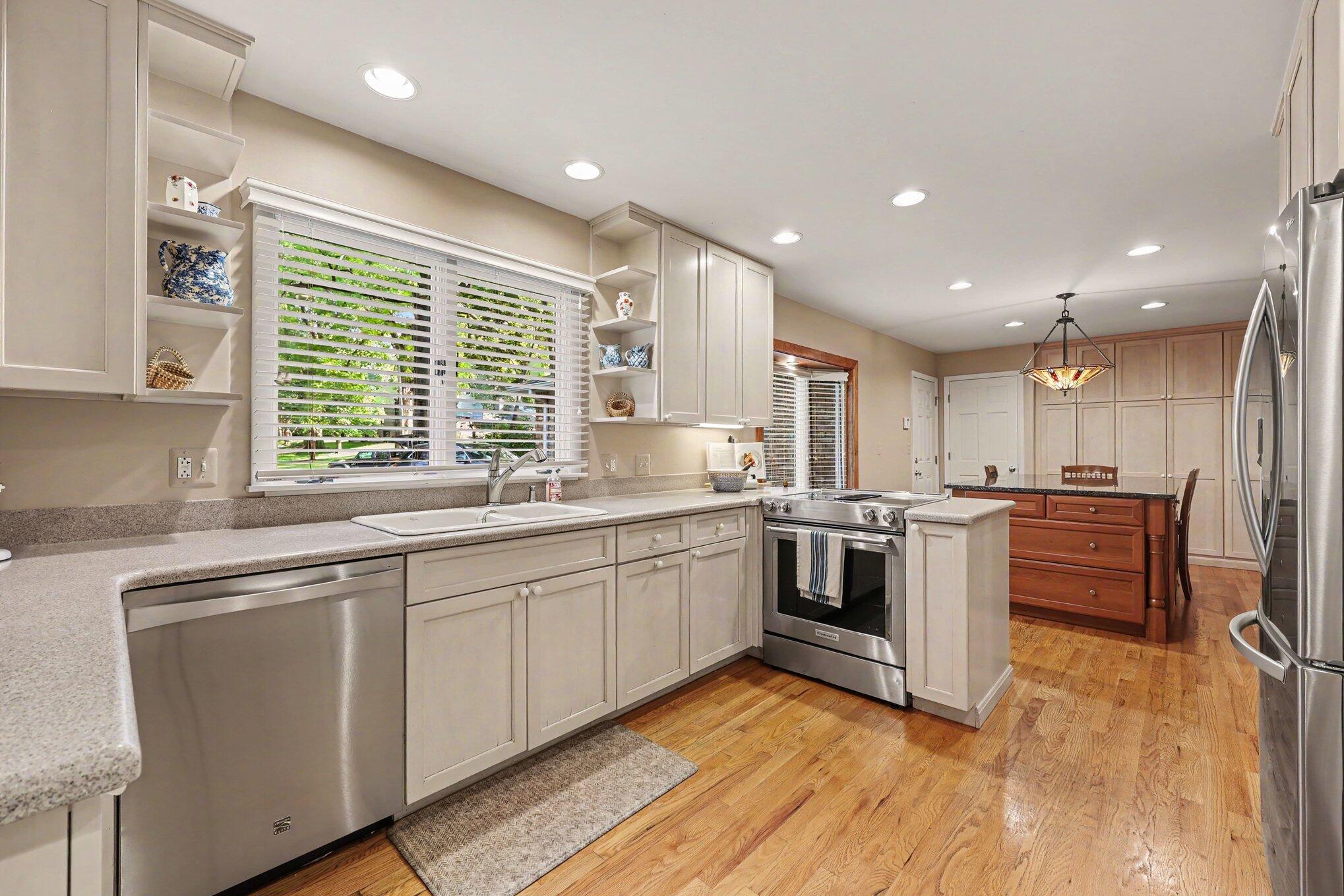 2514 Hawthorne Road Ann Arbor, MI 48104 - Photo 22 of 86 016_file_3179