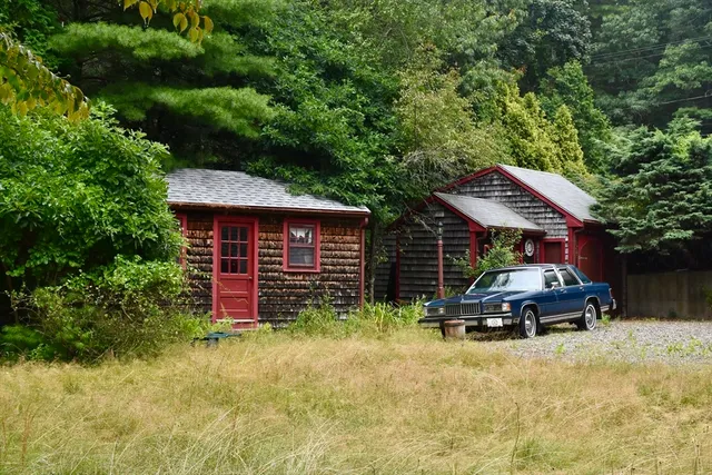 a view of a house with backyard and a tree