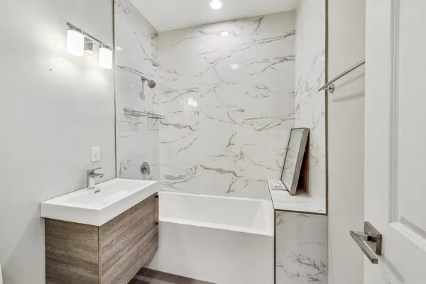 $3,600 | 2131 West Ohio Street, Unit 3, Chicago, IL 60612