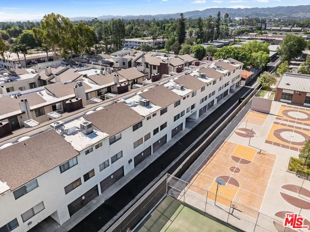 $559,000 | 6323 Reseda Boulevard, Unit 6, Tarzana, CA 91335