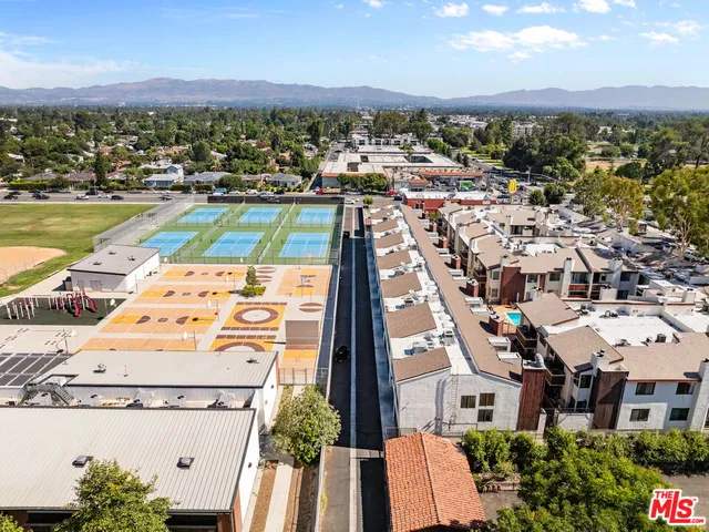 $559,000 | 6323 Reseda Boulevard, Unit 6, Tarzana, CA 91335