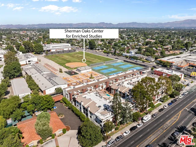 $559,000 | 6323 Reseda Boulevard, Unit 6, Tarzana, CA 91335
