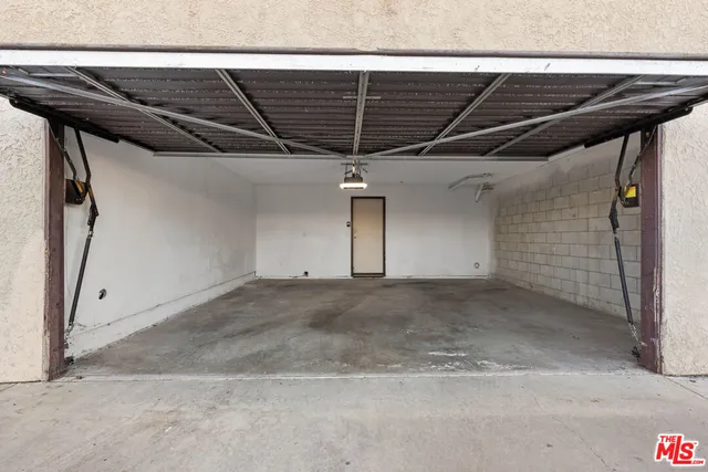 $559,000 | 6323 Reseda Boulevard, Unit 6, Tarzana, CA 91335