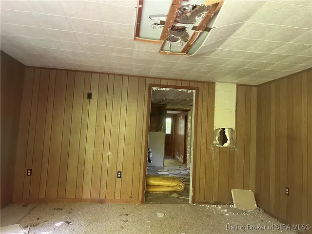 $165,000 | 10692 North Haleysburg Road, Vallonia, IN 47281