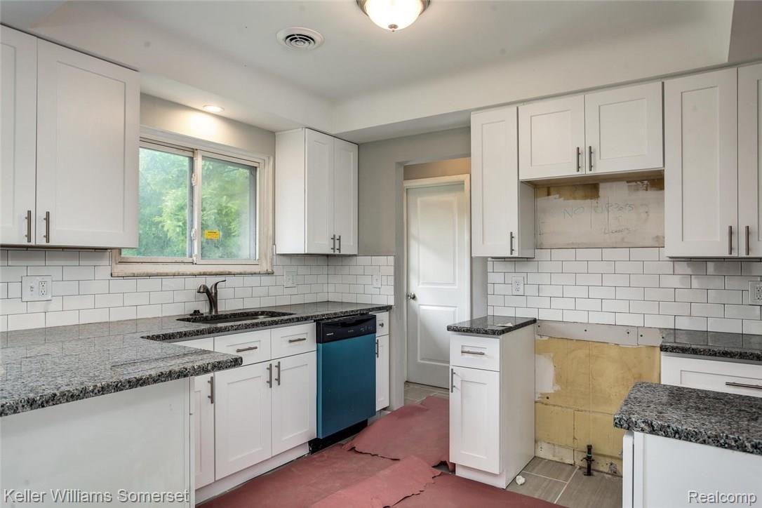 18309 Stephens Road Eastpointe, MI 48021 - Photo 10 of 23 Kitchen