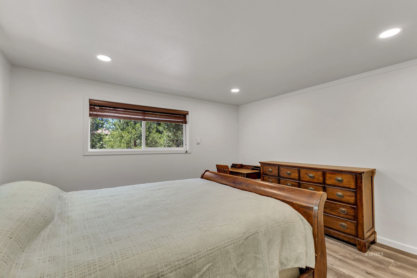 55175 John Muir Road, Unit CALIFO Idyllwild, CA 92549 - Photo 33 of 51 Lower level bedroom 3