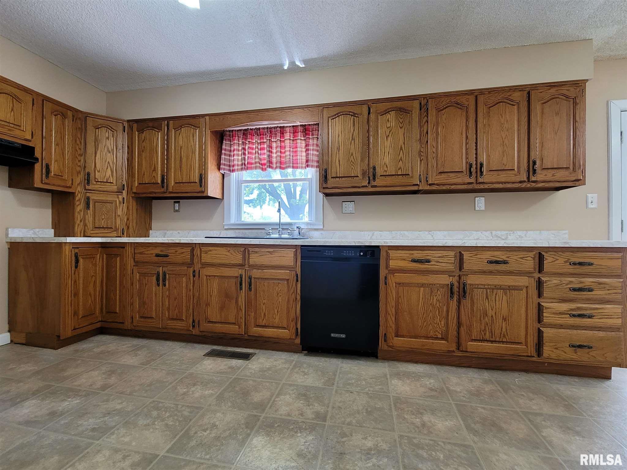 837 Meadowbrook Road Mount Vernon, IL 62864 - Photo 15 of 36