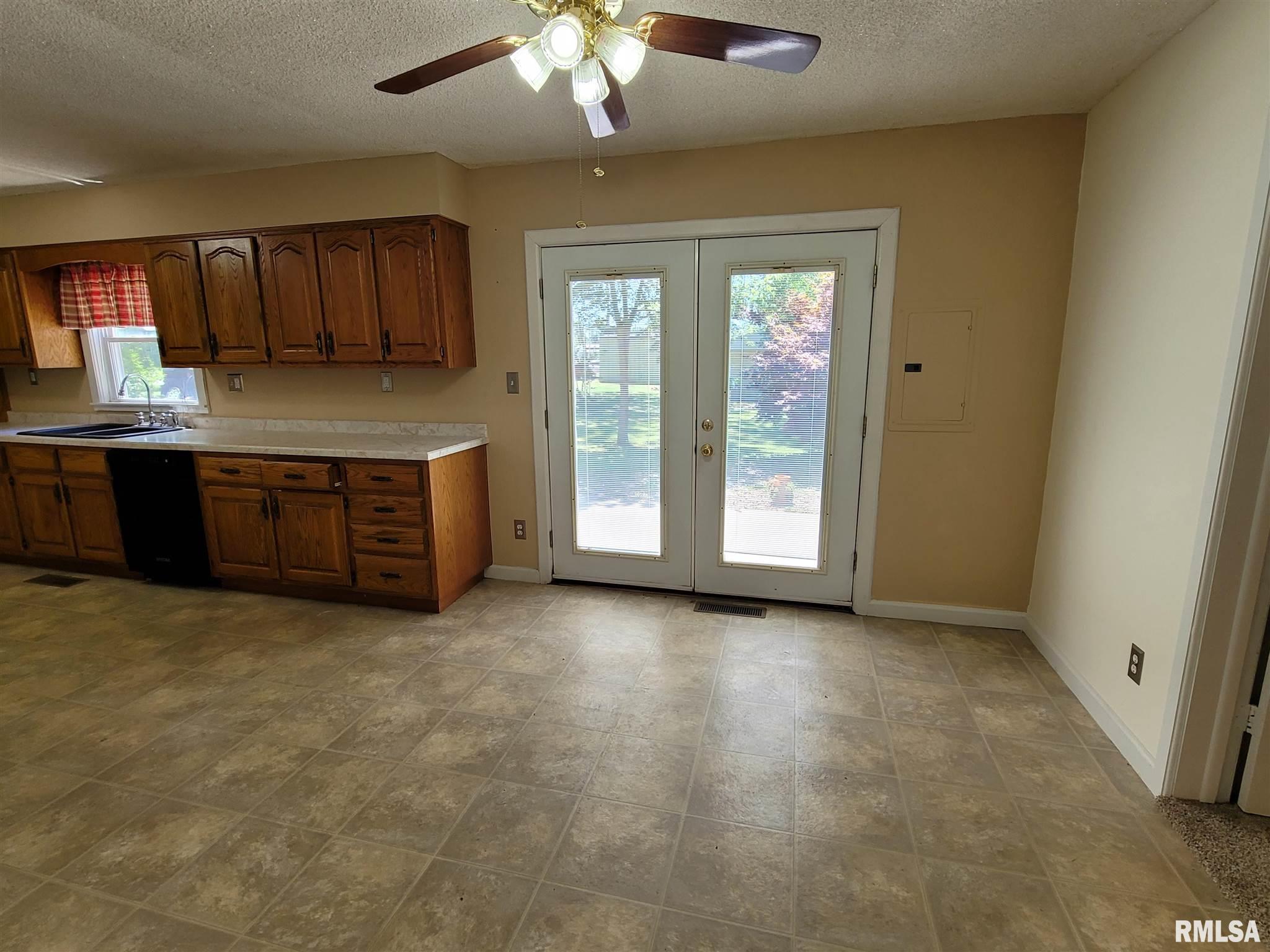 837 Meadowbrook Road Mount Vernon, IL 62864 - Photo 16 of 36