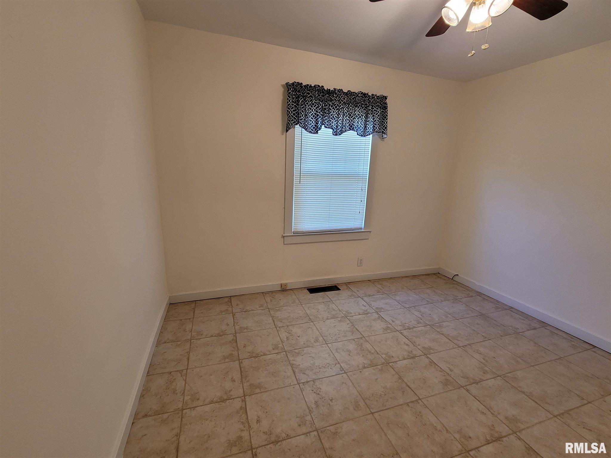 837 Meadowbrook Road Mount Vernon, IL 62864 - Photo 32 of 36