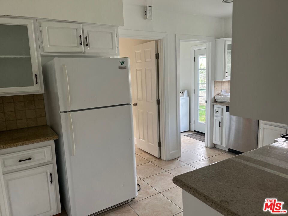 101 North La Peer Drive Los Angeles, CA 90048 - Photo 12 of 33 a kitchen with stainless steel appliances granite countertop a refrigerator and a stove