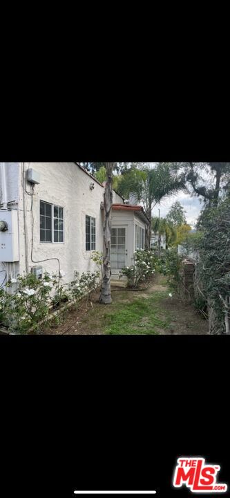 101 North La Peer Drive Los Angeles, CA 90048 - Photo 10 of 33 a view balcony of a house with a yard