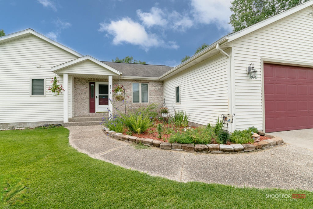 1945 Simonelli Road Muskegon, MI 49445 - Photo 3 of 33 031945SimonelliRd LoRes