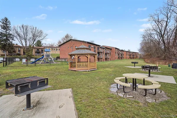 $350,000 | 14 Charles Lane, Unit 2D, Pomona, NY 10970