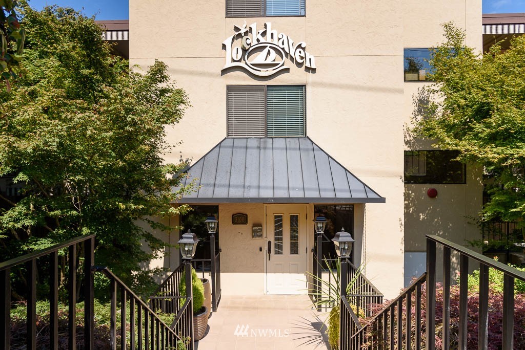 3100 West Commodore Way, Unit 206 Seattle, WA 98199 - Photo 1 of 25 Gallery Image 1