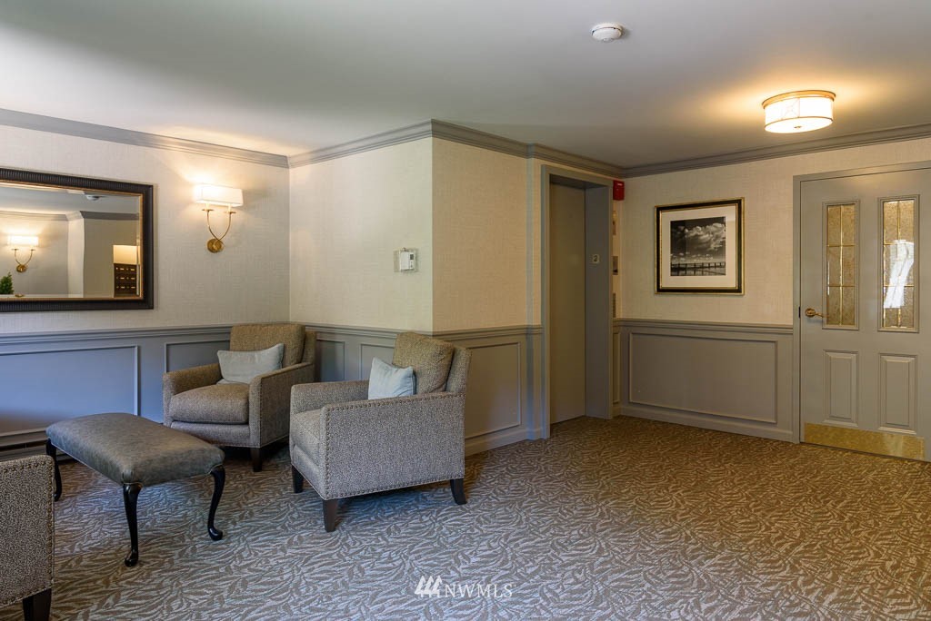 3100 West Commodore Way, Unit 206 Seattle, WA 98199 - Photo 2 of 25 Gallery Image 2
