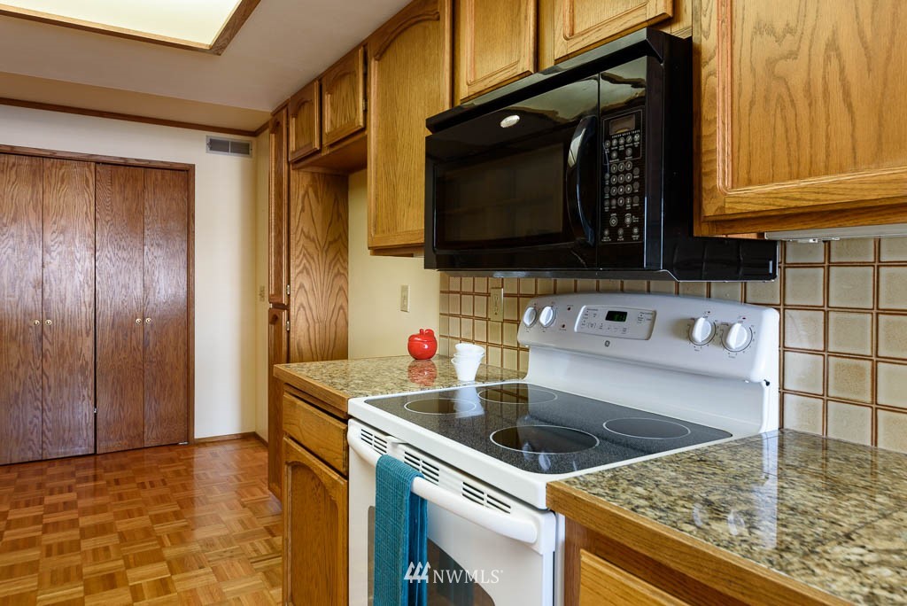 3100 West Commodore Way, Unit 206 Seattle, WA 98199 - Photo 12 of 25 Gallery Image 12