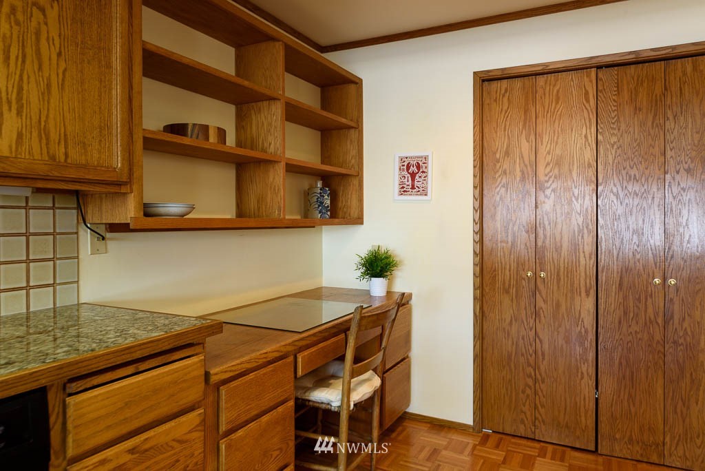 3100 West Commodore Way, Unit 206 Seattle, WA 98199 - Photo 13 of 25 Gallery Image 13