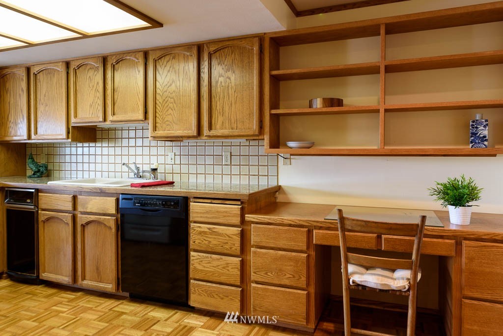 3100 West Commodore Way, Unit 206 Seattle, WA 98199 - Photo 14 of 25 Gallery Image 14
