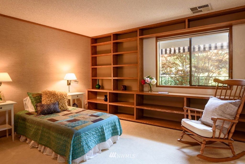 3100 West Commodore Way, Unit 206 Seattle, WA 98199 - Photo 17 of 25 Gallery Image 17