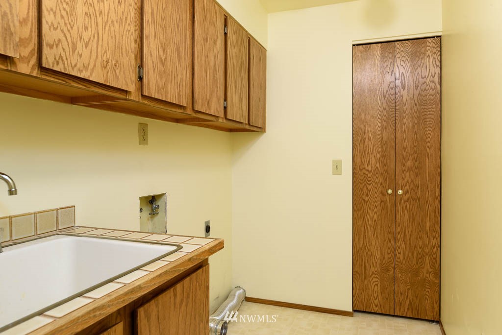 3100 West Commodore Way, Unit 206 Seattle, WA 98199 - Photo 19 of 25 Gallery Image 19