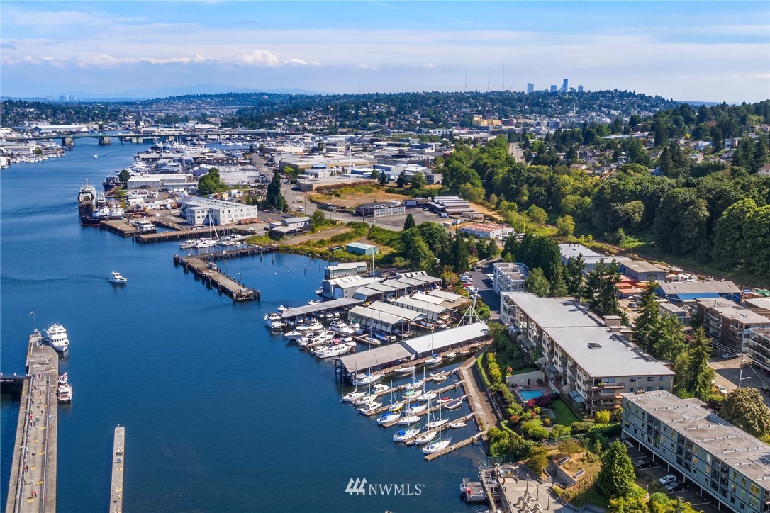 3100 West Commodore Way, Unit 206 Seattle, WA 98199 - Photo 24 of 25 Gallery Image 24